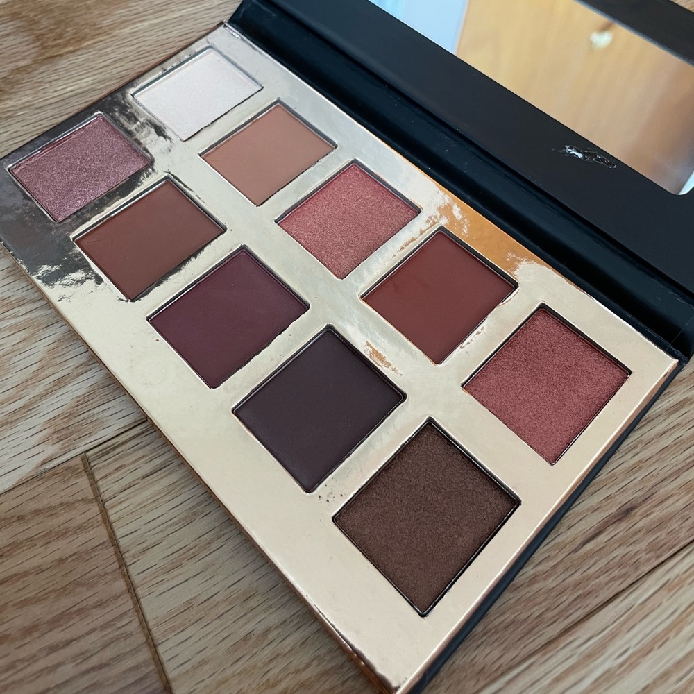 BRAND NEW Crown Eyeshadow Palette